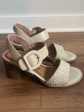 Tamaris Danni Cream Block‎ Heel Leather Sandals Size 38 US 7.5 / 8